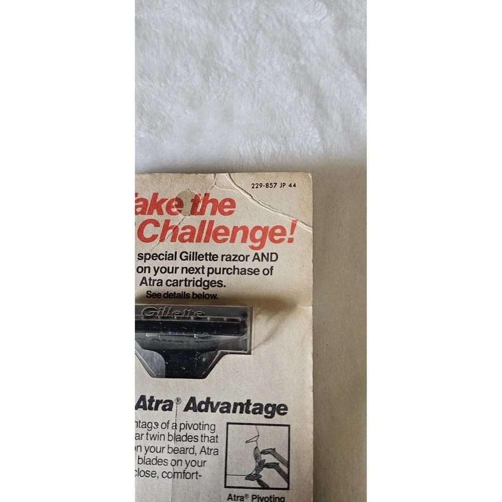 Vintage Gillette ATRA Pivoting Head Twin Blade Razor 1970s Shaver New .49 Cent